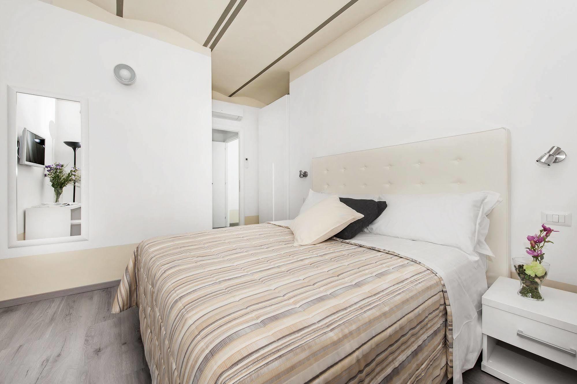 White Rooms Colosseo Roma Ngoại thất bức ảnh